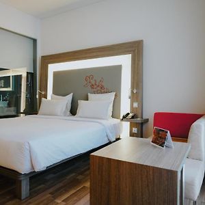 Executive Pool Side King Room